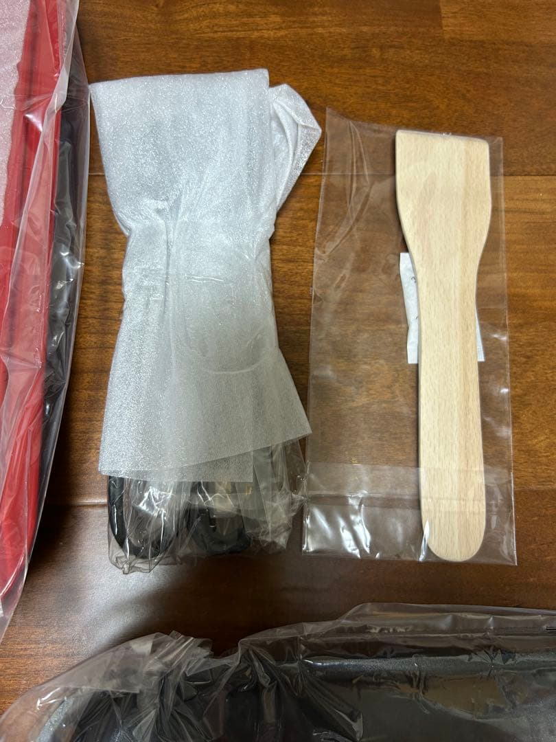 ブルーノ　コンパクトホットプレート　レッド　たこ焼きプレート付き　新品未使用