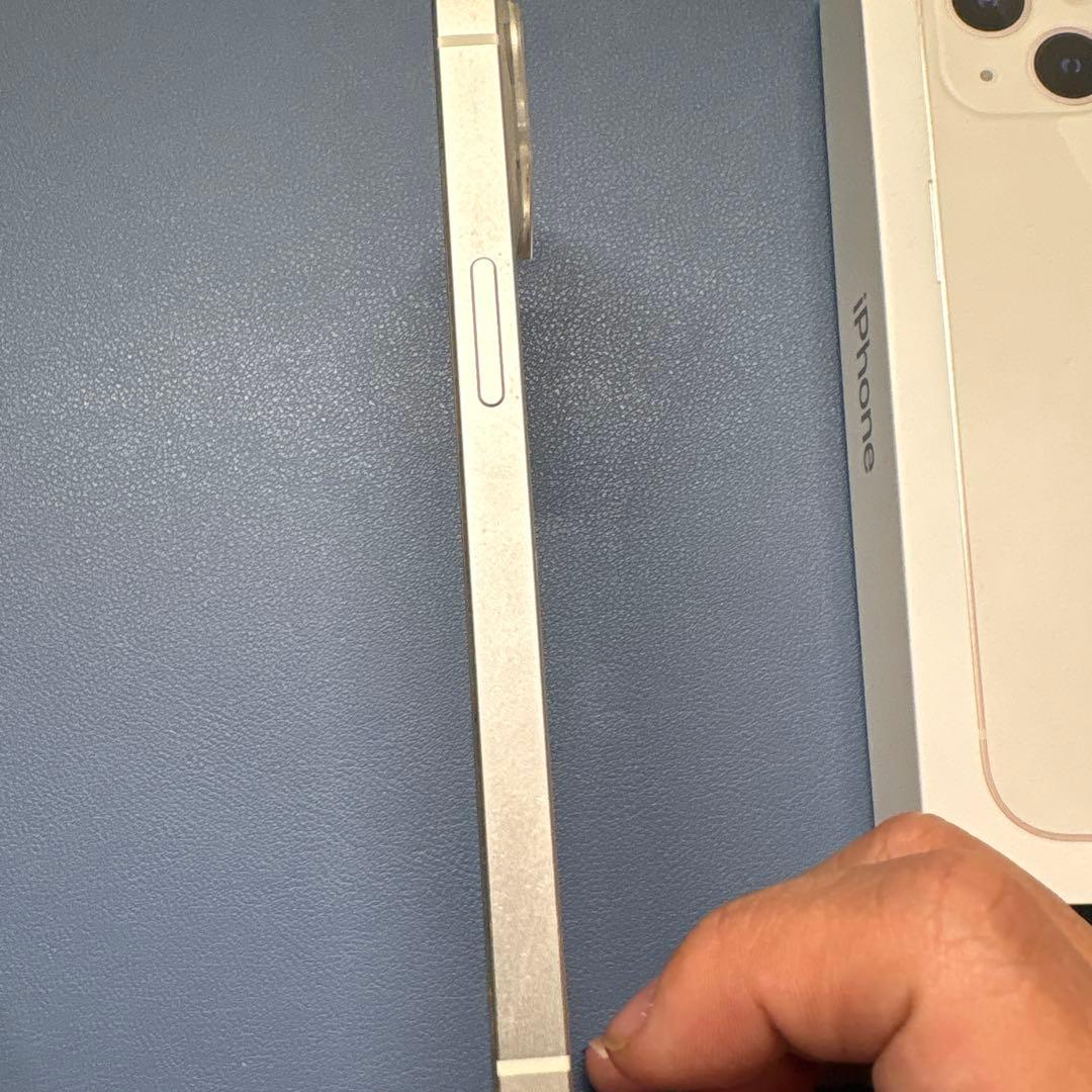 iPhone 13 スターライト 256GB バッテリー85%