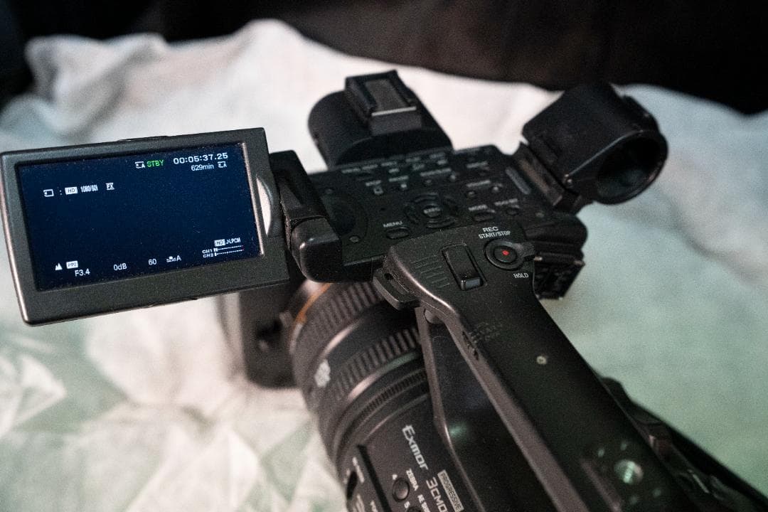 SONY HXR-NX5JNXCAMカムコーダー広角・20倍ズームで高画質を実現