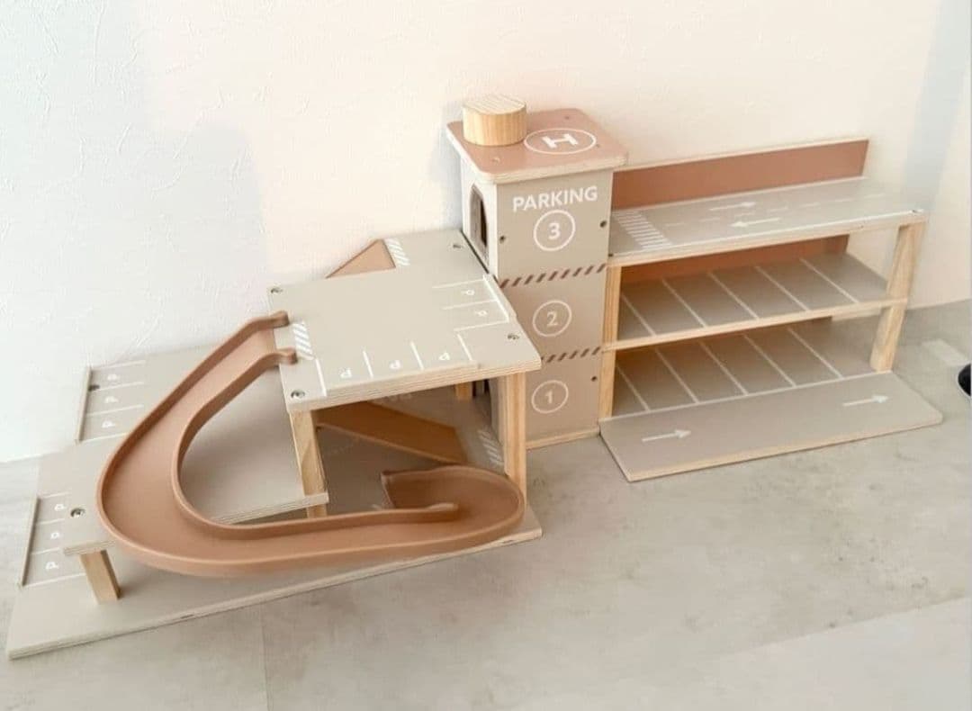 みーぷう様【新品未開封】3COINS ミニカー立体駐車場　エレベーター三点セット