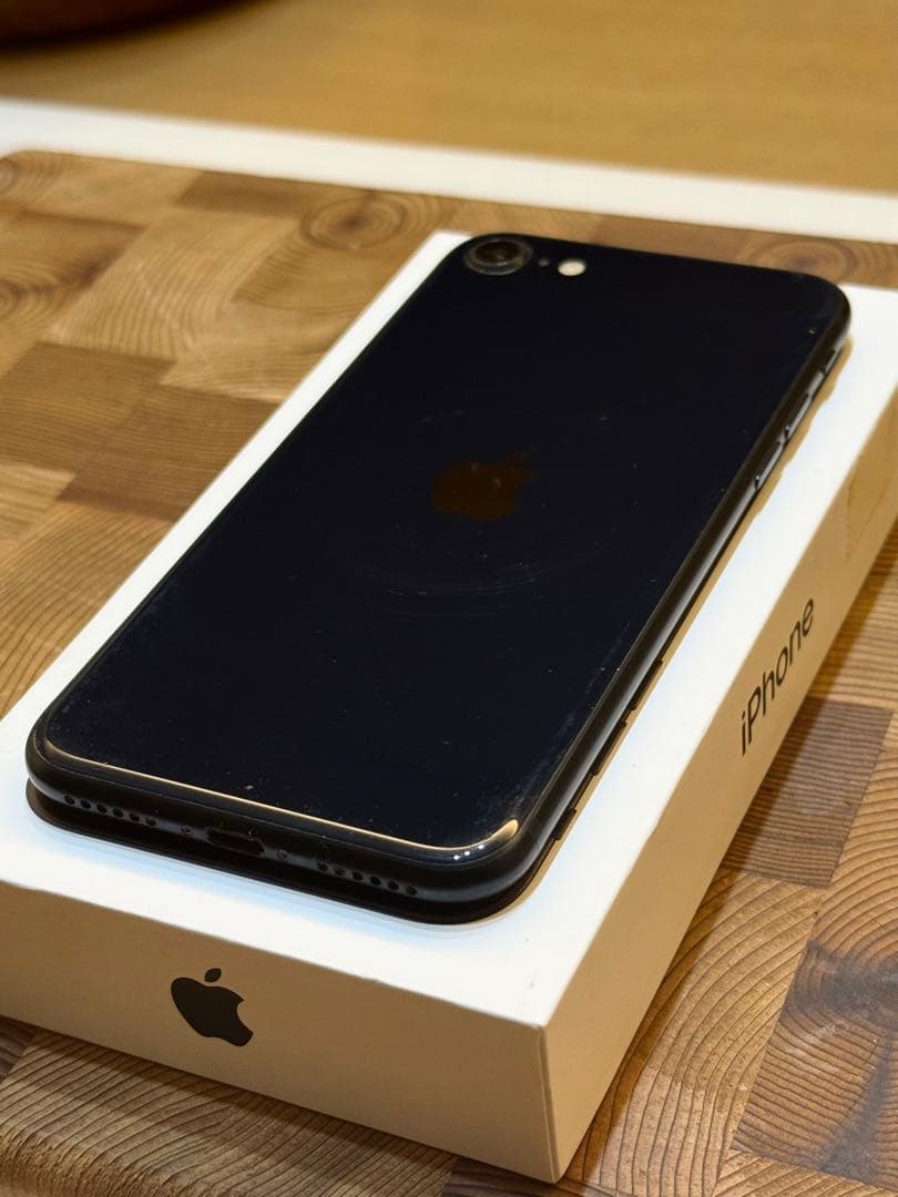 Apple iPhone SE (第3世代) ブラック 本体