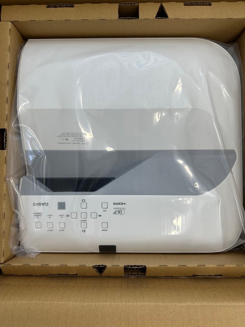 未使用品　CASIO 超短焦点プロジェクター XJ-UT351W カシオ