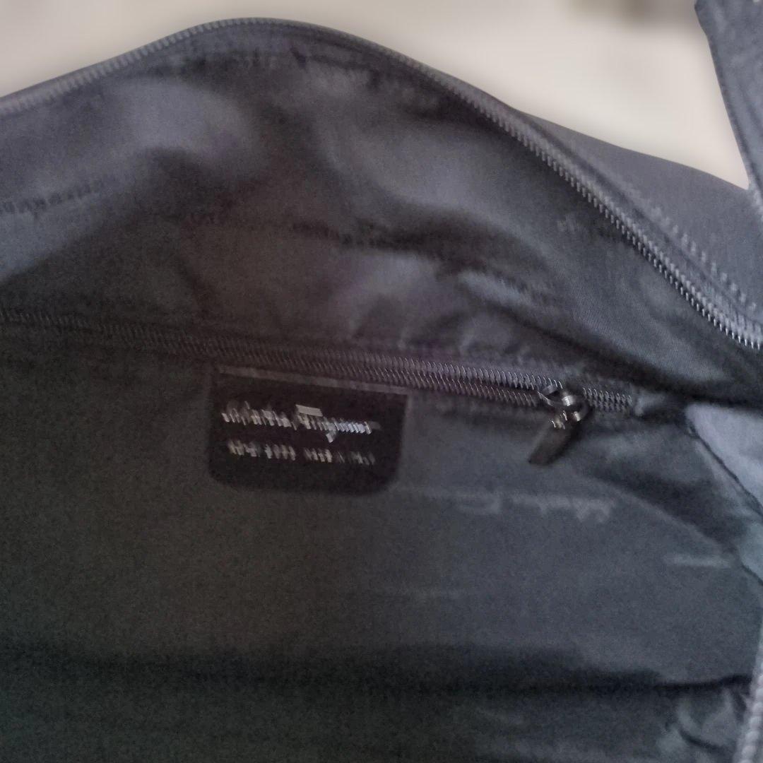 フェラガモブラックハンドバッグ肩掛け