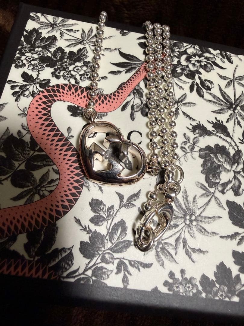 GUCCI ハート型ペンダント ネックレス