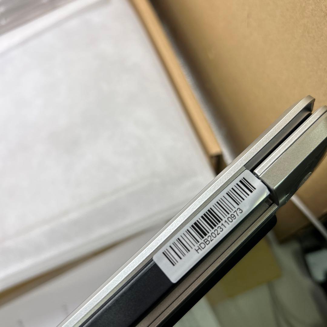 ノートパソコン　15.6インチ 16GB SSD 1TB シルバー