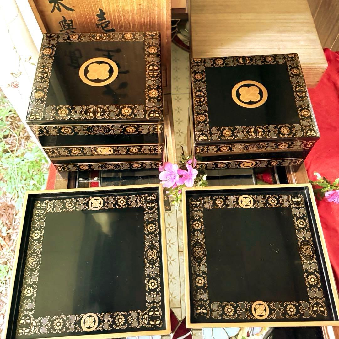 2167様感謝‼️JAPAN蒔絵鷹の羽家紋と蝶鳥花五段重二枚蓋と重ね盆二枚木箱入
