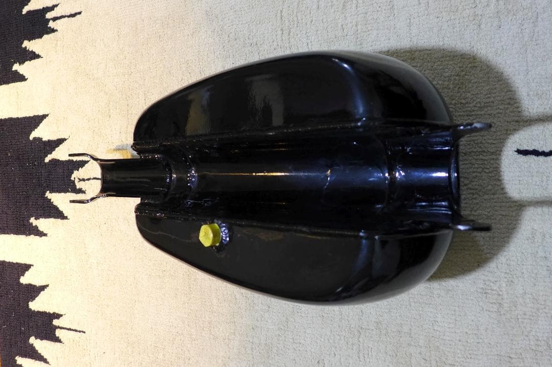 美品アルミ製ピーナッツタンクXL04～06年スポーツスター黒ハーレー