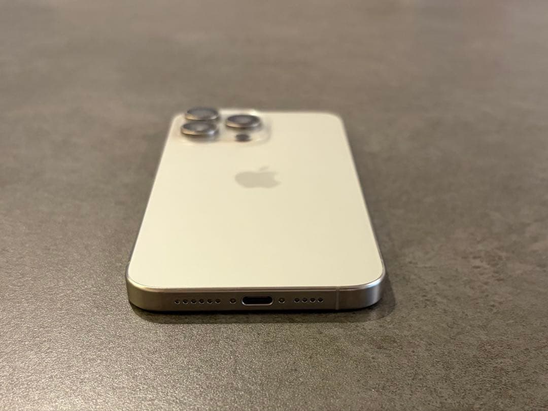 【美品】iPhone 15 Pro Max 海外版 + CASETiFYケース