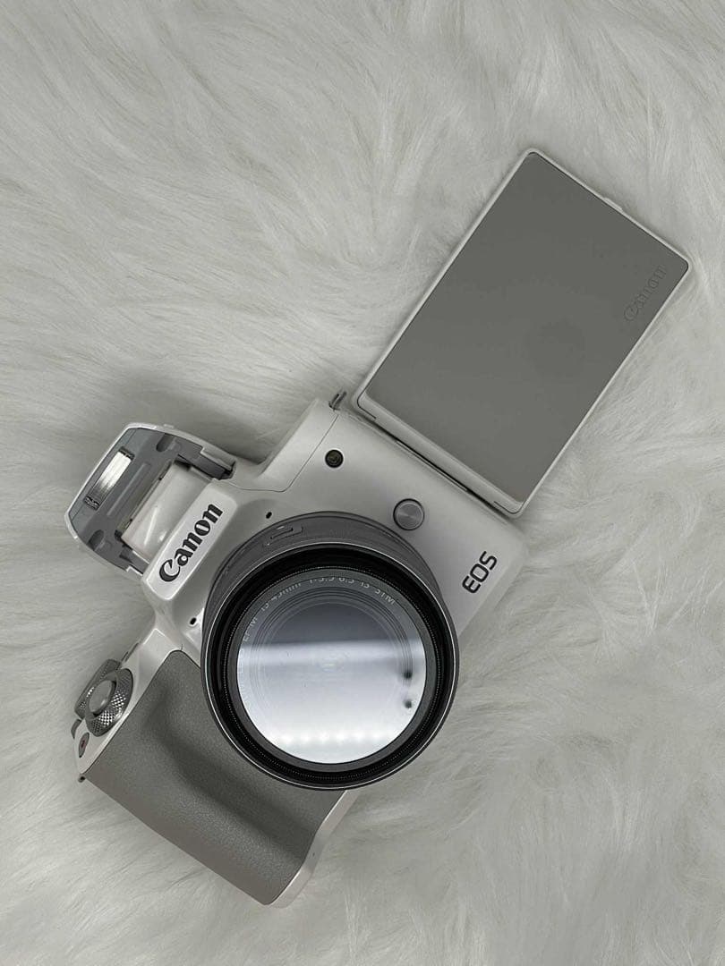 Canon EOS Kiss M ホワイト ダブルズームキット中古