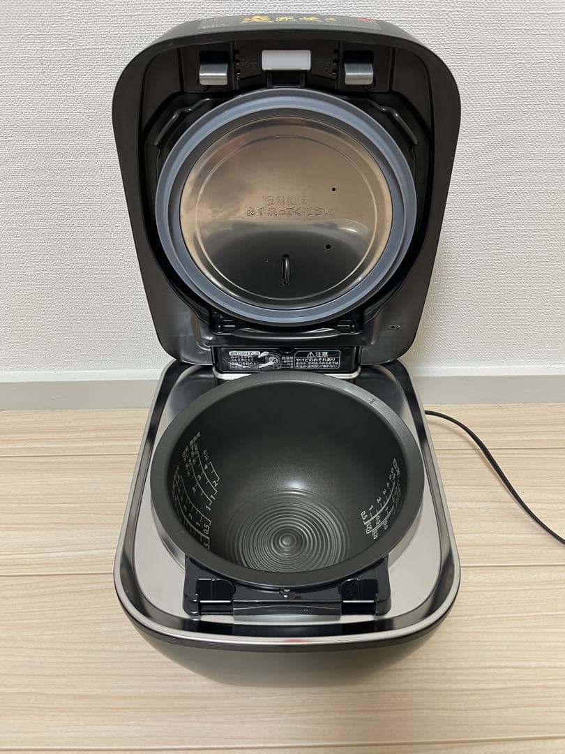 TOSHIBAの最高級　炊飯器 RC-10ZWT