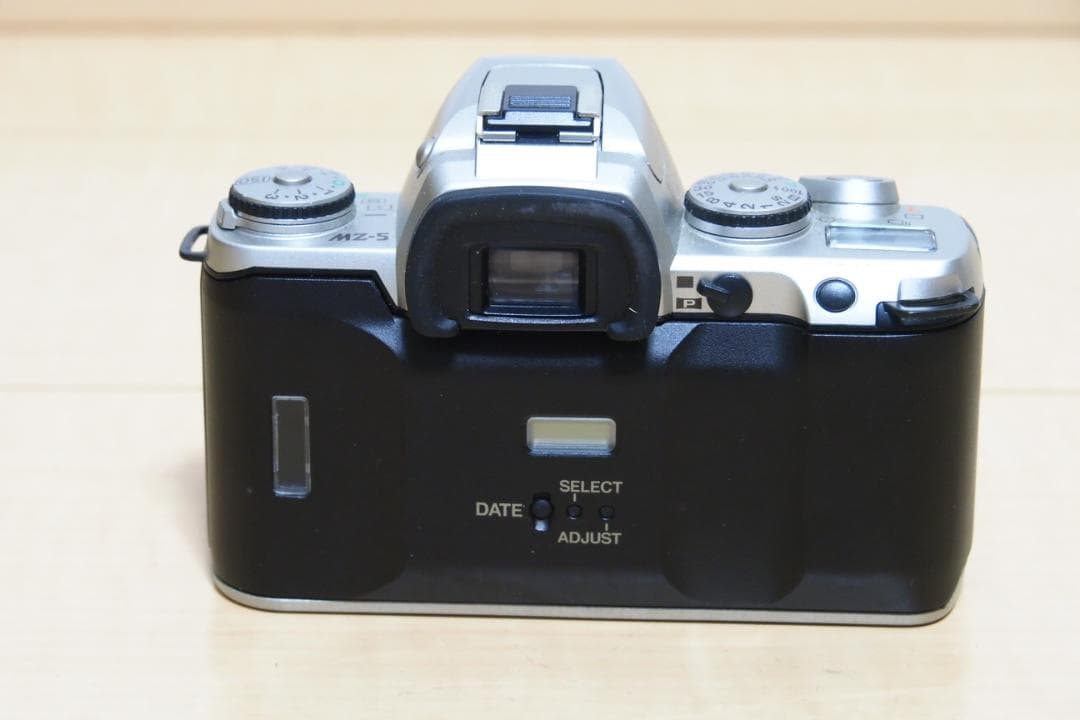 Pentax MZ-5 受賞記念モデル & バッテリーグリップFG