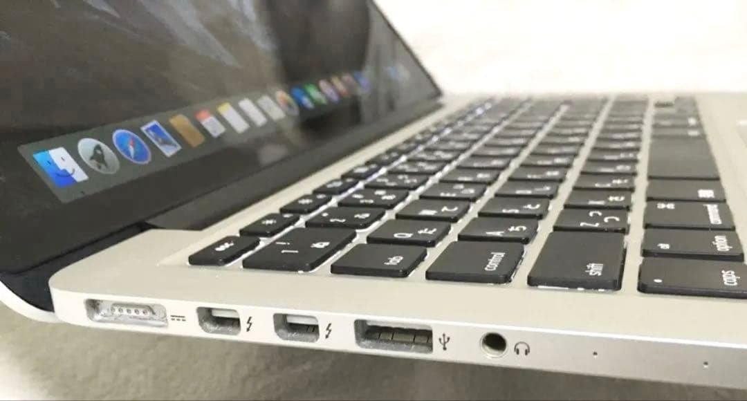 MacBook Pro13インチ Early2015 音割れ充電器付イヤホンOK