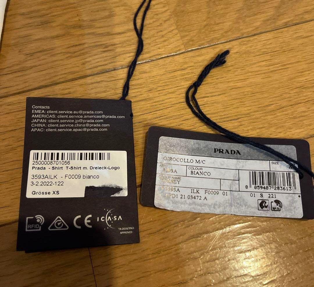 【美品】　PRADA エンブレム Tシャツ