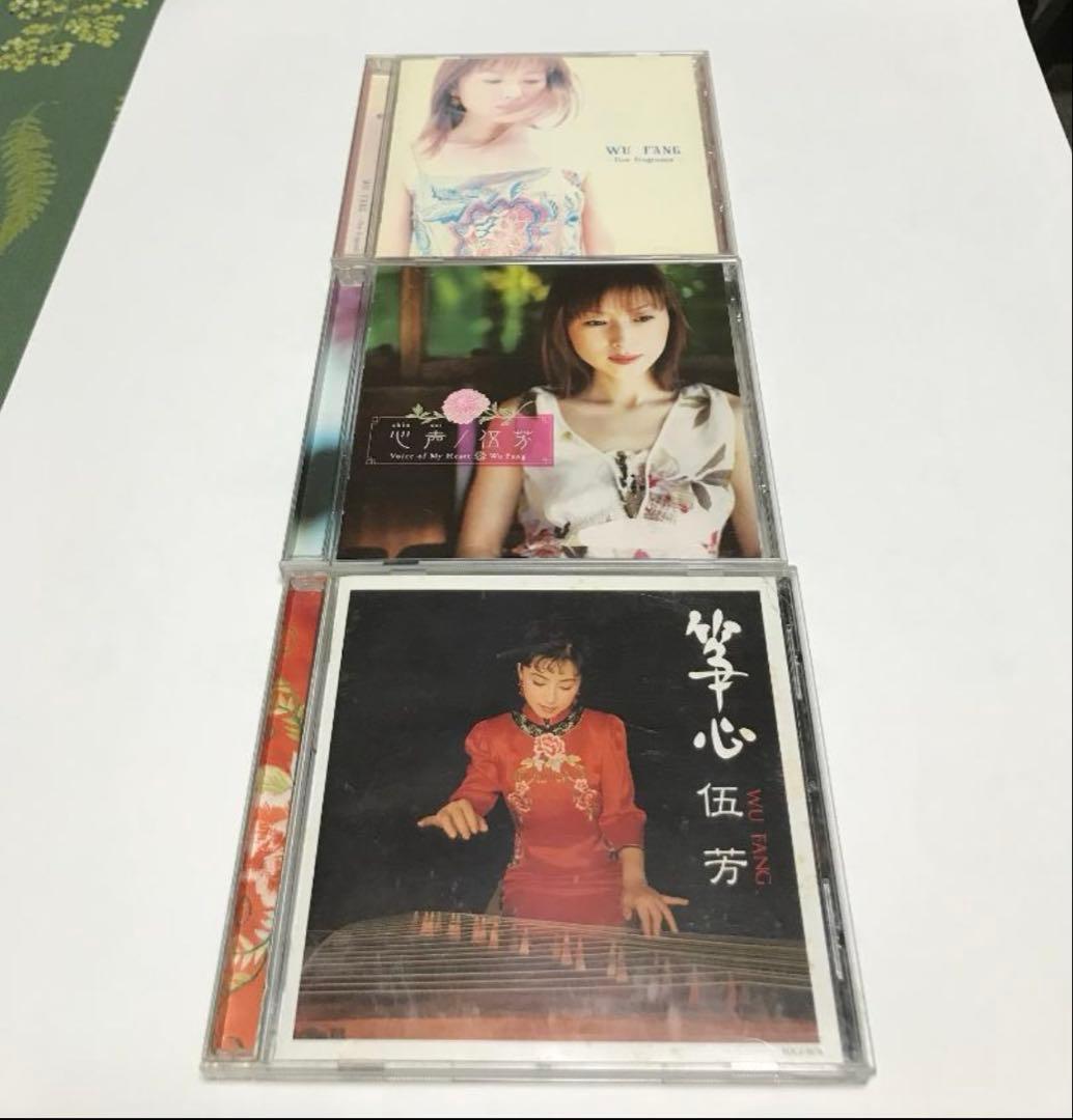 中国古筝21弦筝本体及びハードケース、立奏台、琴柱、調弦ハンマー、交換用新品弦