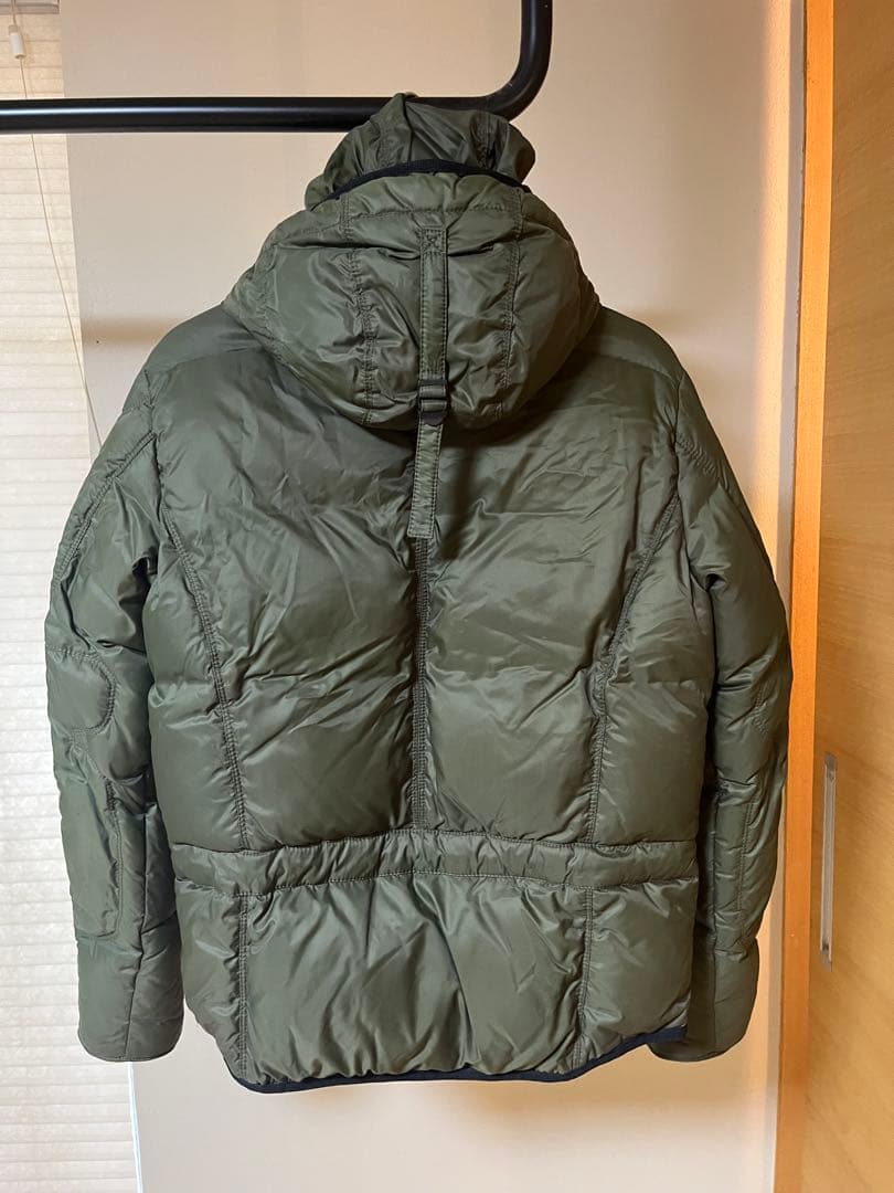 Moncler オリーブグリーンダウンジャケット