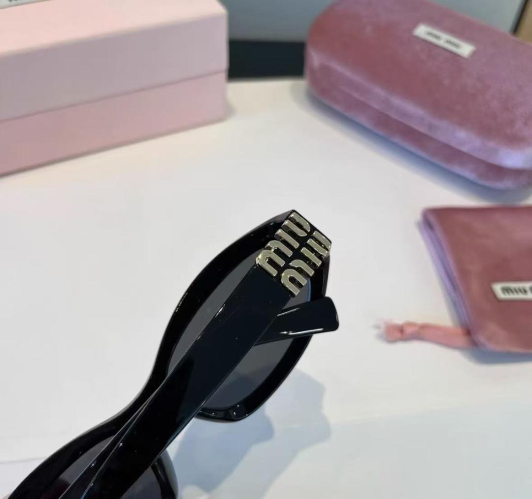 【美品】 サングラス 2895 ブラック ゴールドロゴ 付属品完備 nn