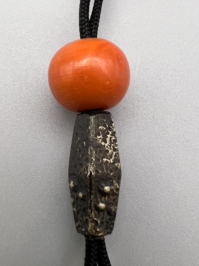 蒔絵三段印籠 在銘 花草蒔絵 金梨地 珊瑚翡翠真珠象嵌 牙根付 本珊瑚 緒締