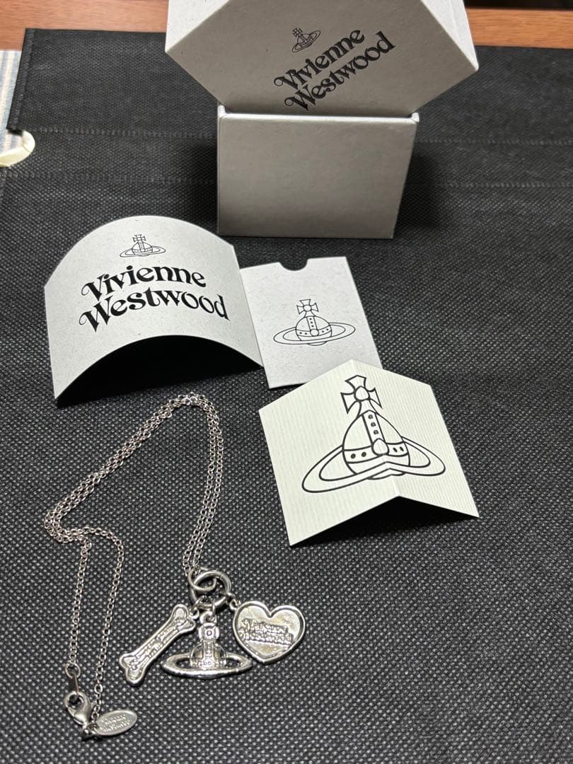 Vivienne Westwood チャーム付きネックレス