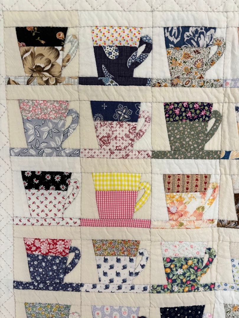 カップデザインのパッチワーク　タペストリー　ハンドメイド　壁掛け　洋風　カフェ