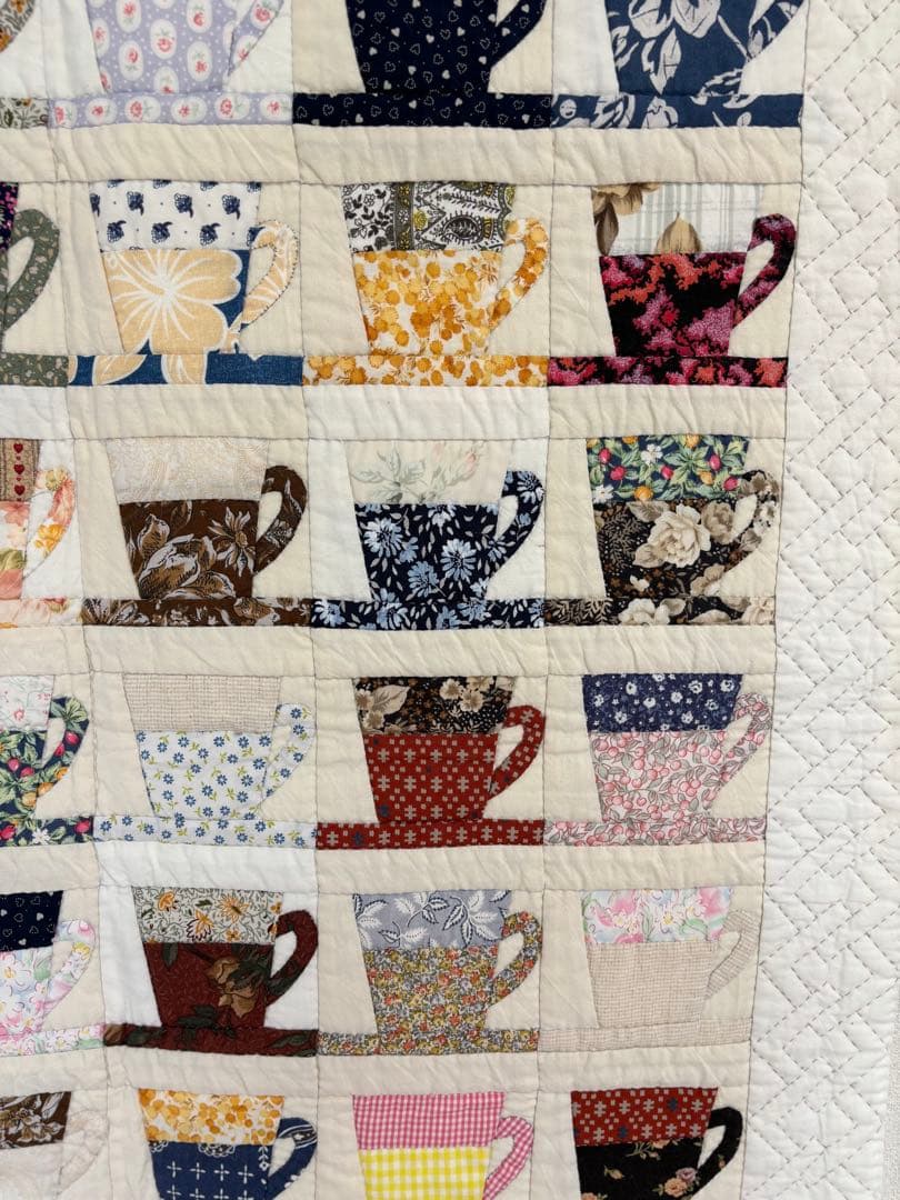 カップデザインのパッチワーク　タペストリー　ハンドメイド　壁掛け　洋風　カフェ