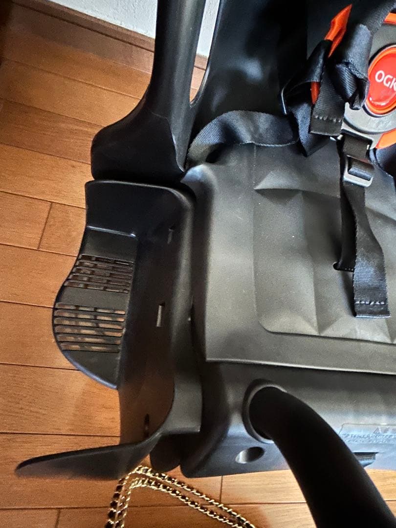 ヘッドレスト付きカジュアルリアキッズシート　1ヶ月使用の美品