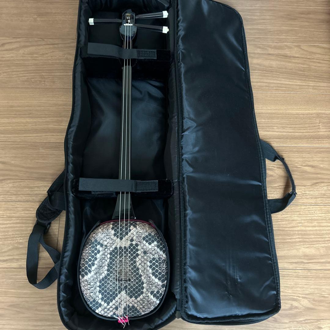 沖縄三線　工四合　人工皮　ケース付き