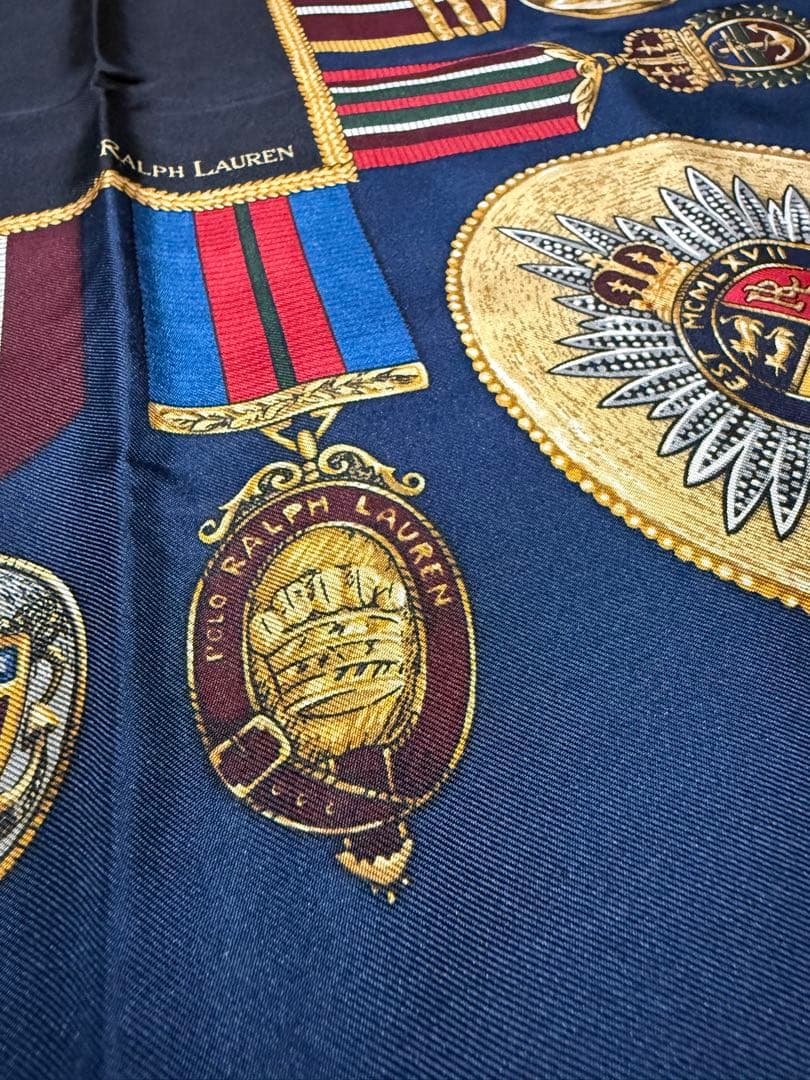Ralph Lauren／大判スカーフ／メダルプリント／ネイビー／マルチカラー