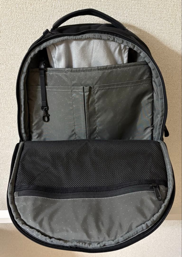 Incase Tracks Backpack 25L (インケース)