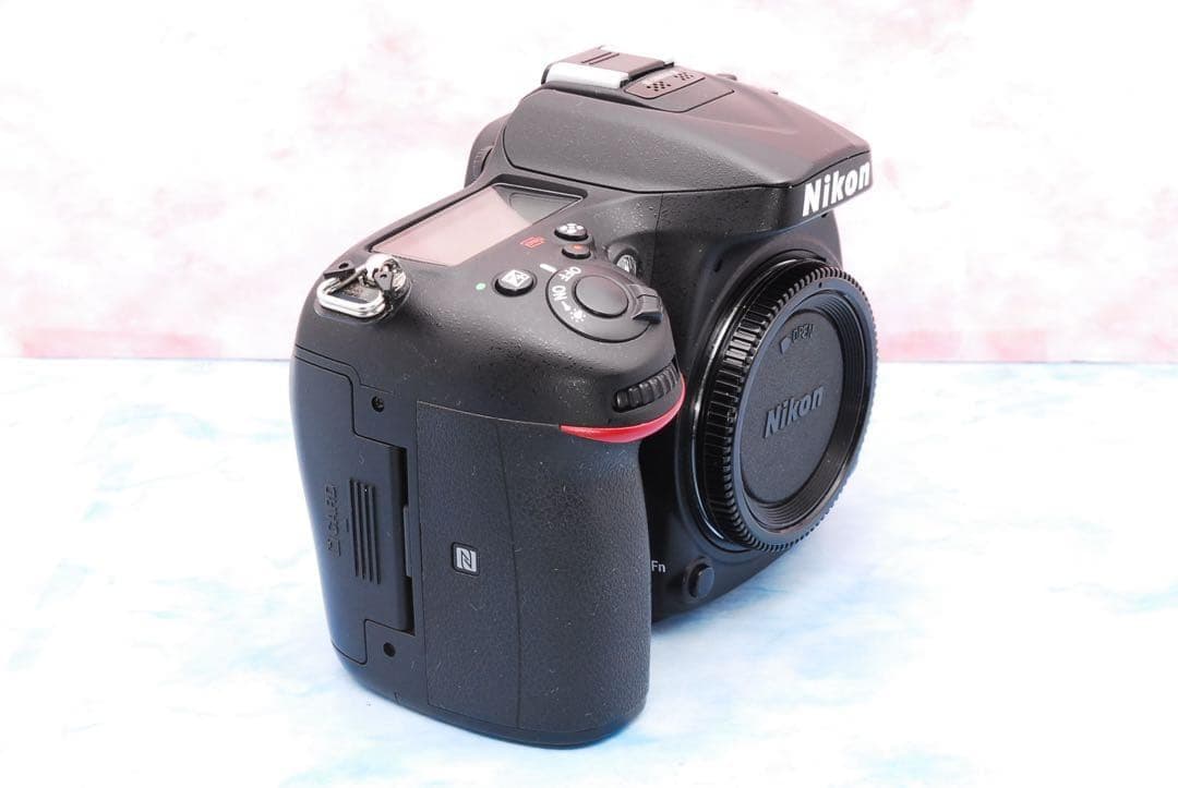 ニコン D7200☆一眼レフカメラ☆バッテリーグリップ付☆超望遠付Wレンズ