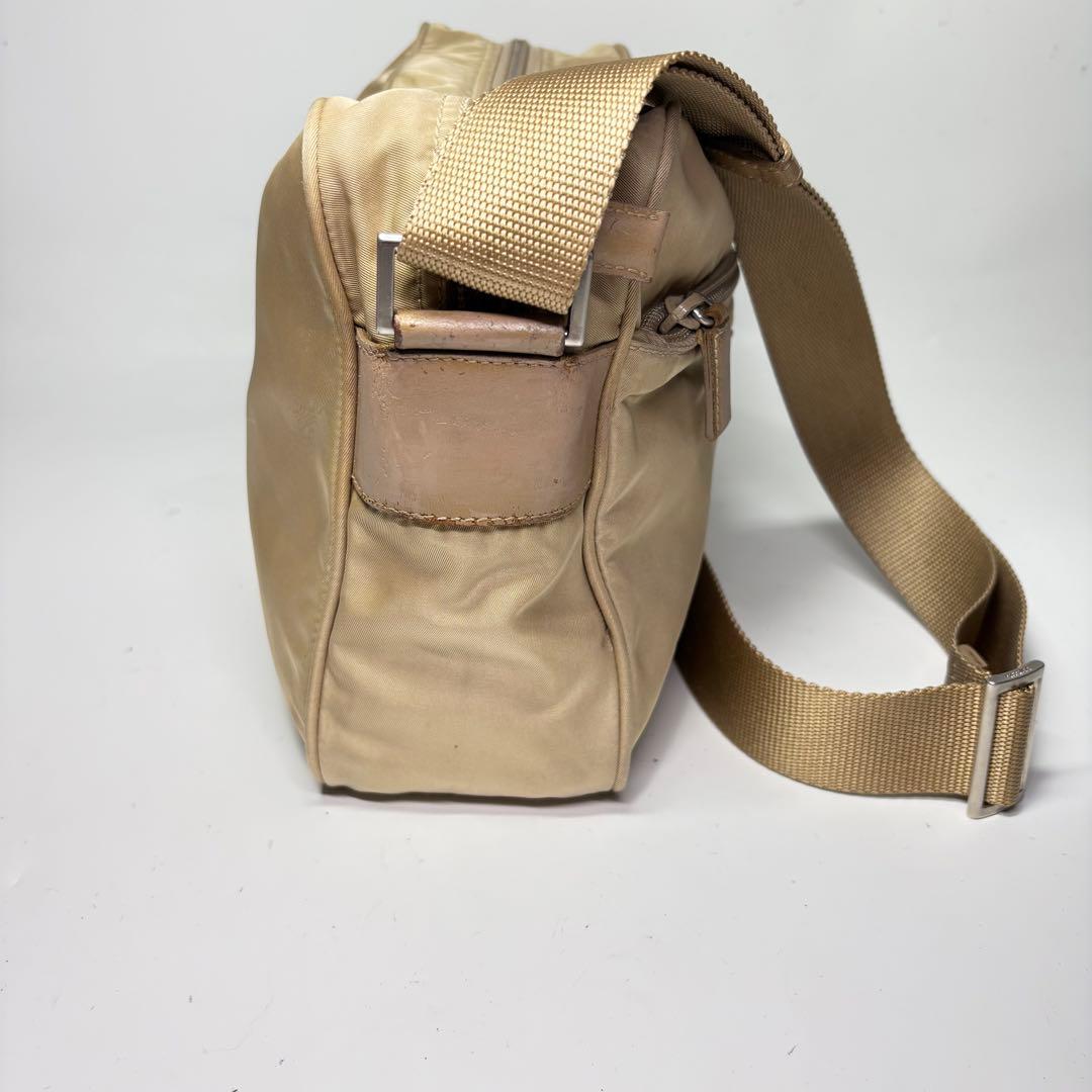 PRADA ショルダーバッグナイロンベージュギャランティカードロゴプレート