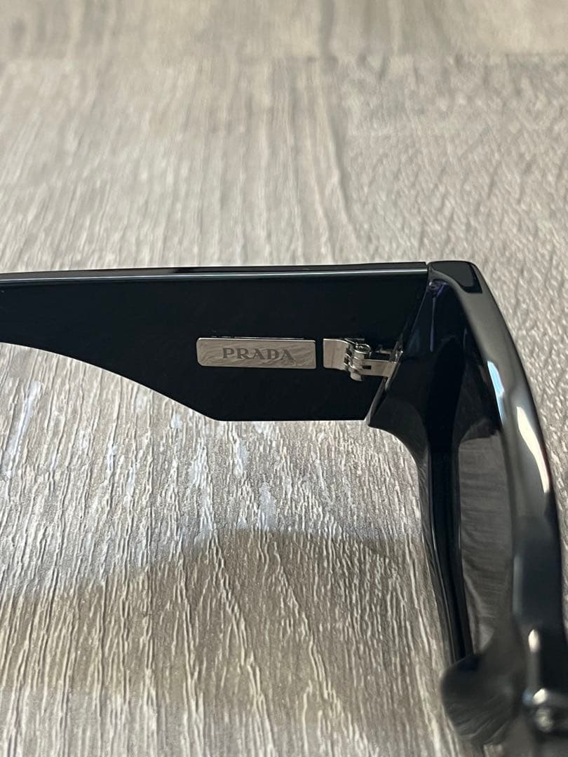 正規品 PRADA トライアングルロゴサングラス　スクエア