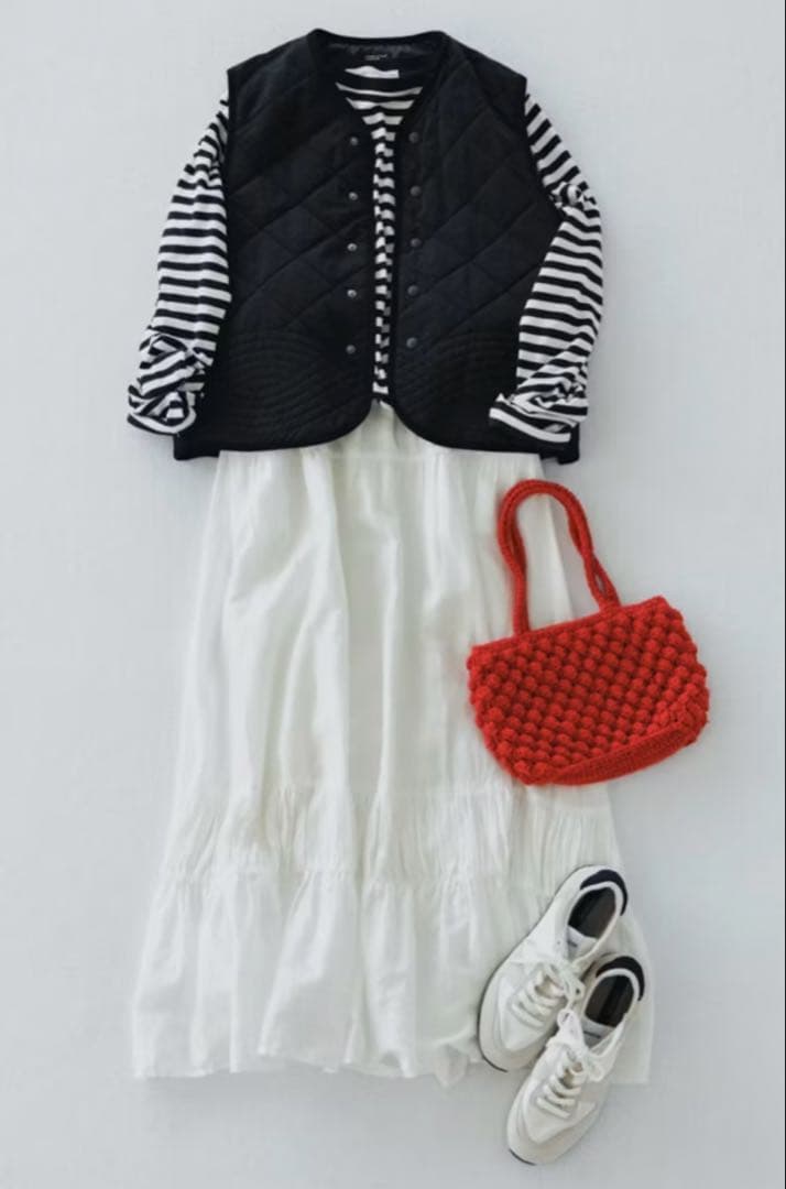 毎日着回したいキルティングベスト　北欧暮らしの道具店　ブラック　よしいちひろ