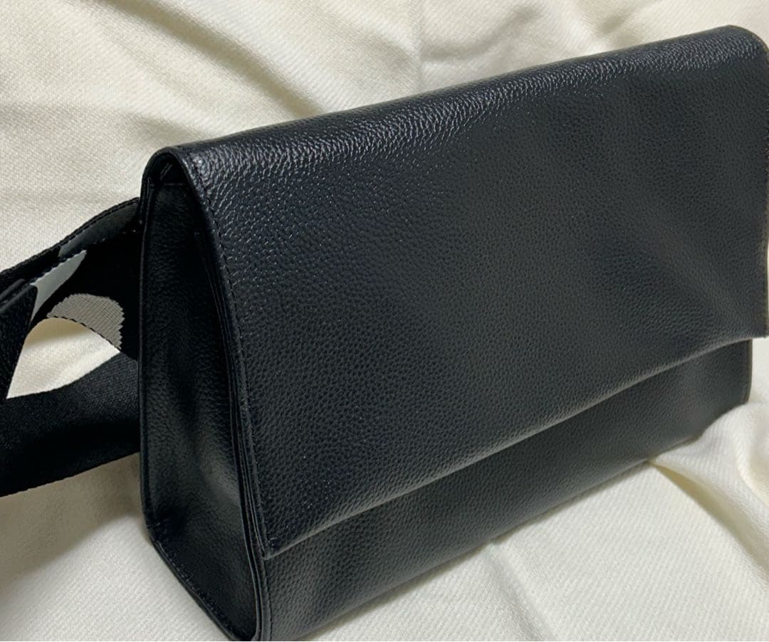 イアパピヨネ ワイド柄テープショルダーバッグ　ダルメシアン　ブラック