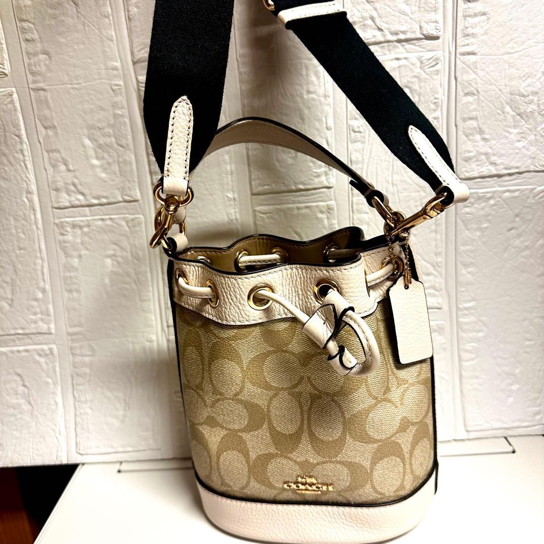 n*o様 【美品】コーチシグネチャー コーテッド キャンバス、リファインド ペブ