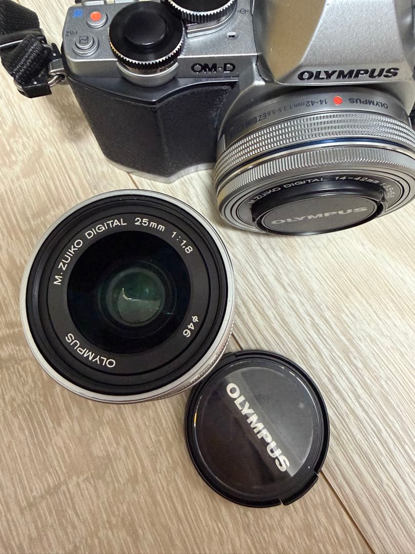OLYMPUS OM-D E-M10初代　単焦点レンズセット