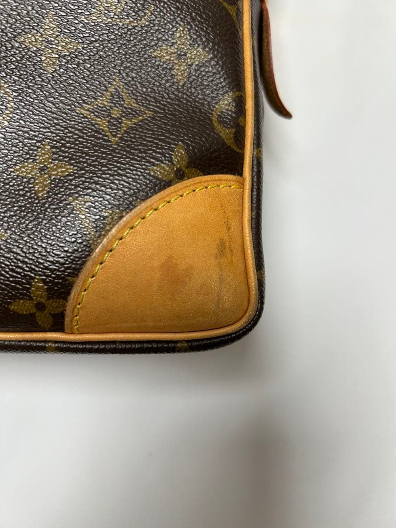 LOUIS VUITTON モノグラム ポルトドキュマン ヴォワヤージュ