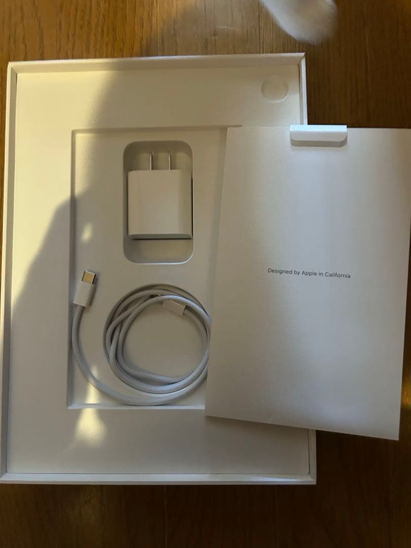 サイリュウ　外箱付きiPad (第10世代) 本体（付属品付き）ブルー