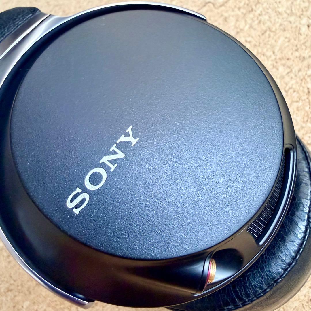 ハイレゾ音源対応のSONY製有線ヘッドホン「MDR-Z7」