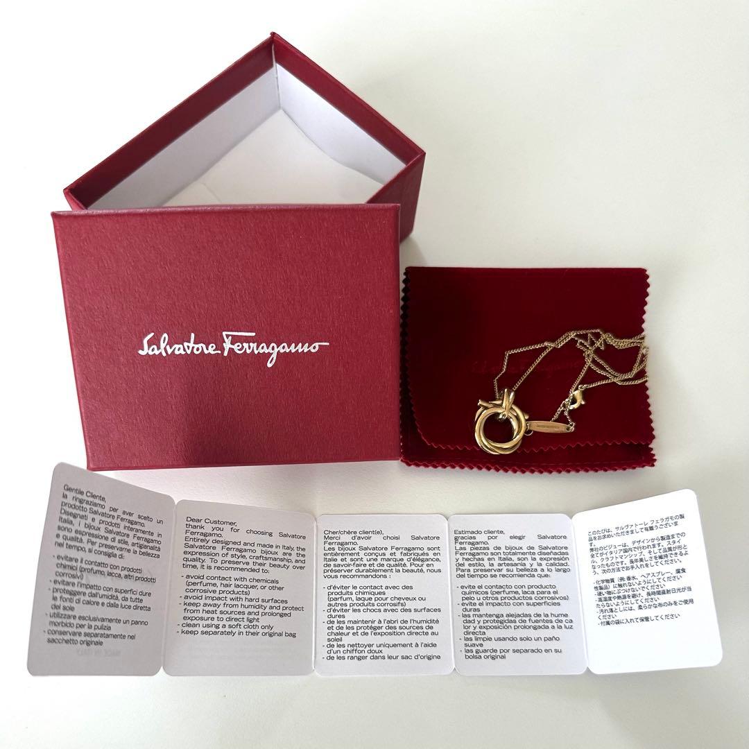 マリー　Salvatore Ferragamo ゴールドネックレス