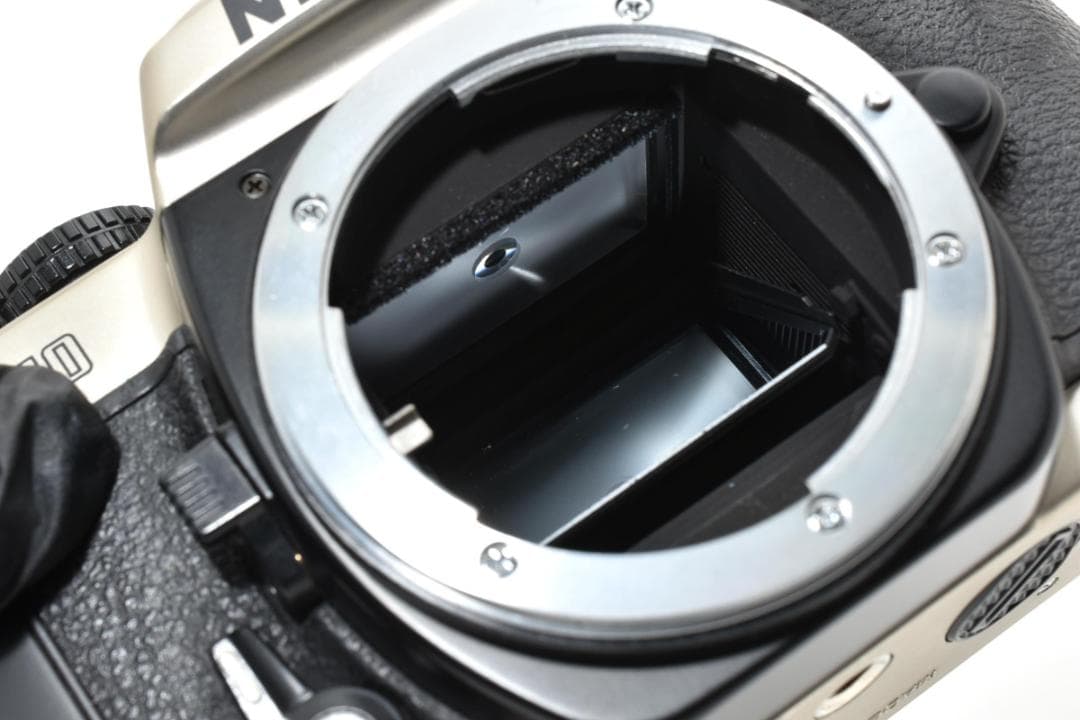 美品　NIKON ニコン FM10 フィルムカメラ　モルト新品交換済 M289