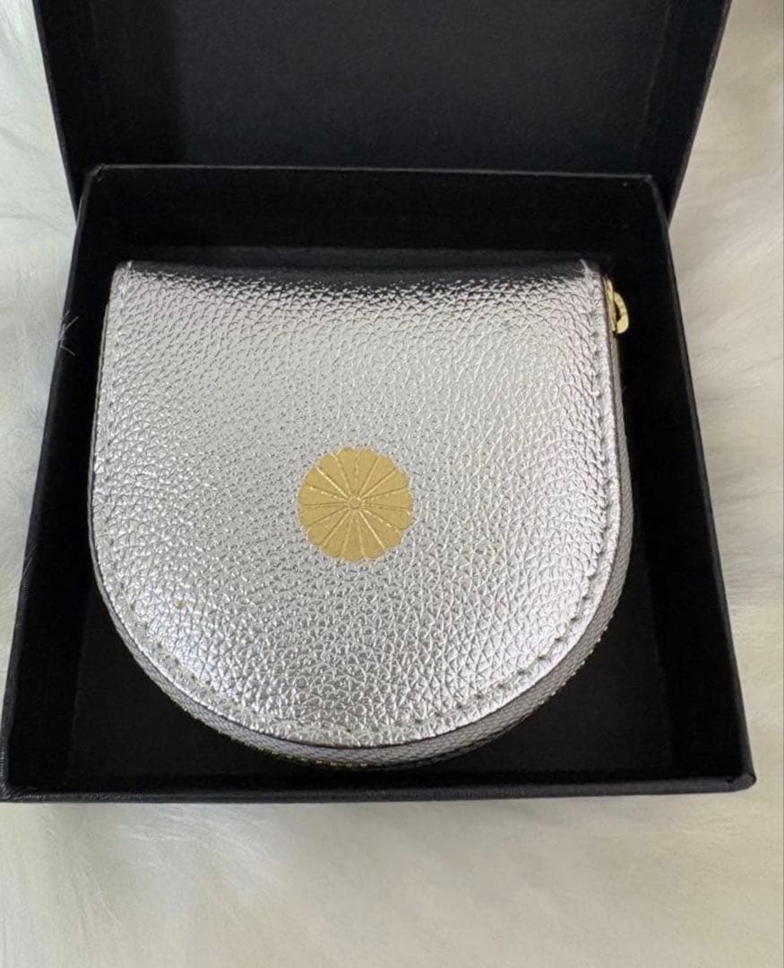 【新品未開封】皇居財布 ケース　小銭入れ馬蹄型 シルバー牛革 入手困難品