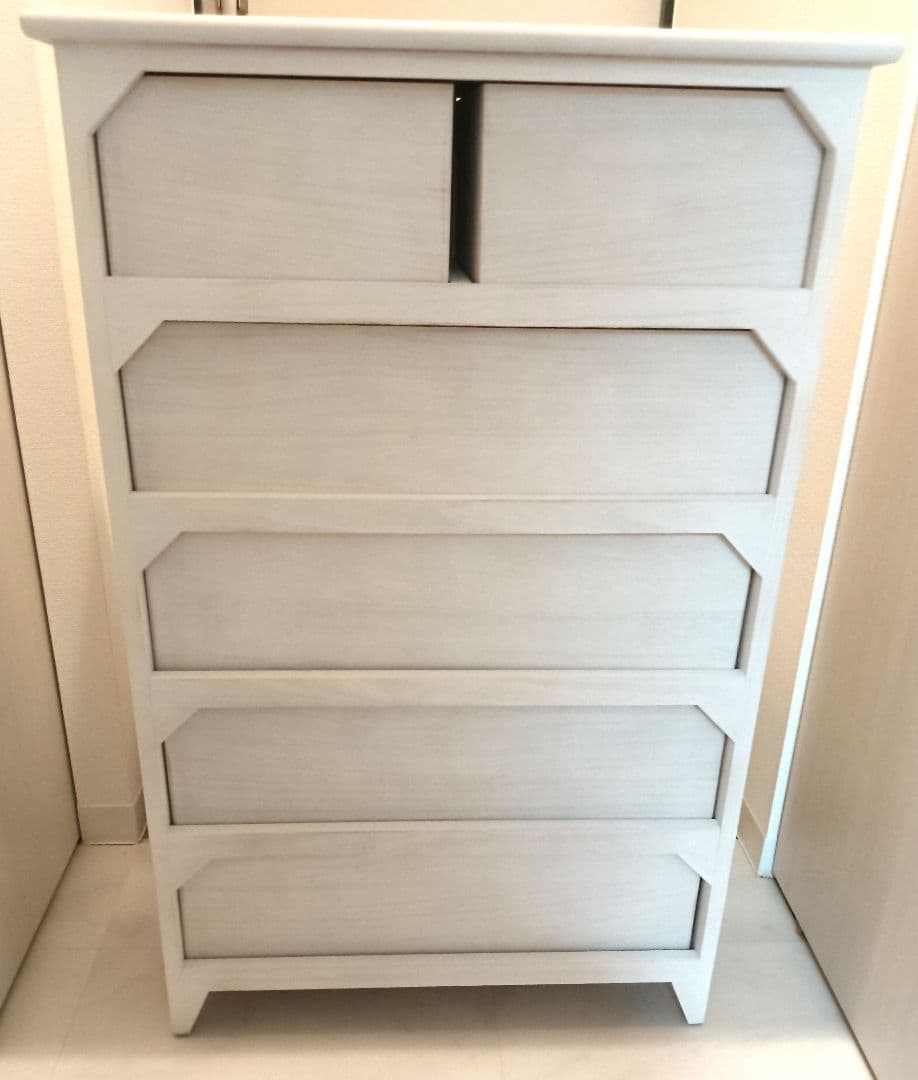 ニトリ ワンルームにもぴったりの大人可愛いホワイトシャビーチェスト5段