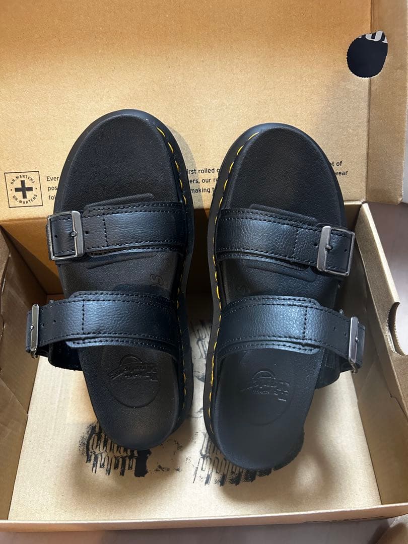 靴 Dr.Martens MYLES BUCKLE SLIDE SANDAL