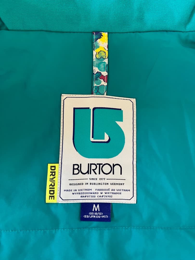 【青天時2回のみ使用の超美品】バートン ウェア キッズM（グローブ付）