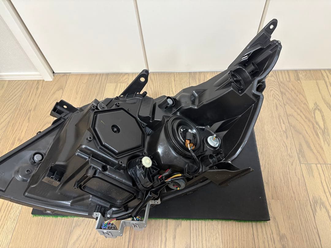 極美品取付部破損無し　トヨタ純正　80系ヴォクシー前期ZS ヘッドライトユニット