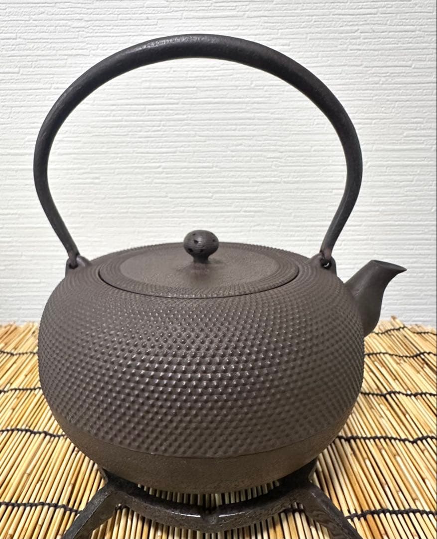 昭和期造、未使用品　南部勝清堂　１８型アラレ　鉄瓶　南部鉄瓶　南部鉄器　鉄瓶