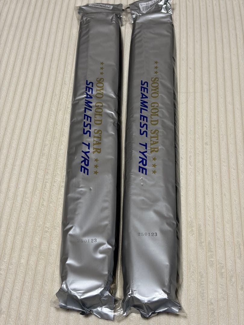 シームレスタイヤ 2本セット　　値下げ可能です。