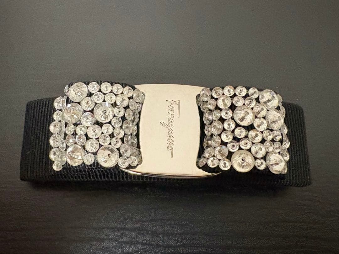 【最終値下げ〜12/31まで】 フェラガモ バレッタ　シルバーブラック