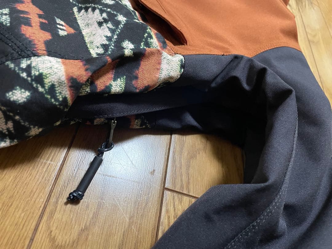 新品　BURTONバートン スノーボードウェア　Sサイズ