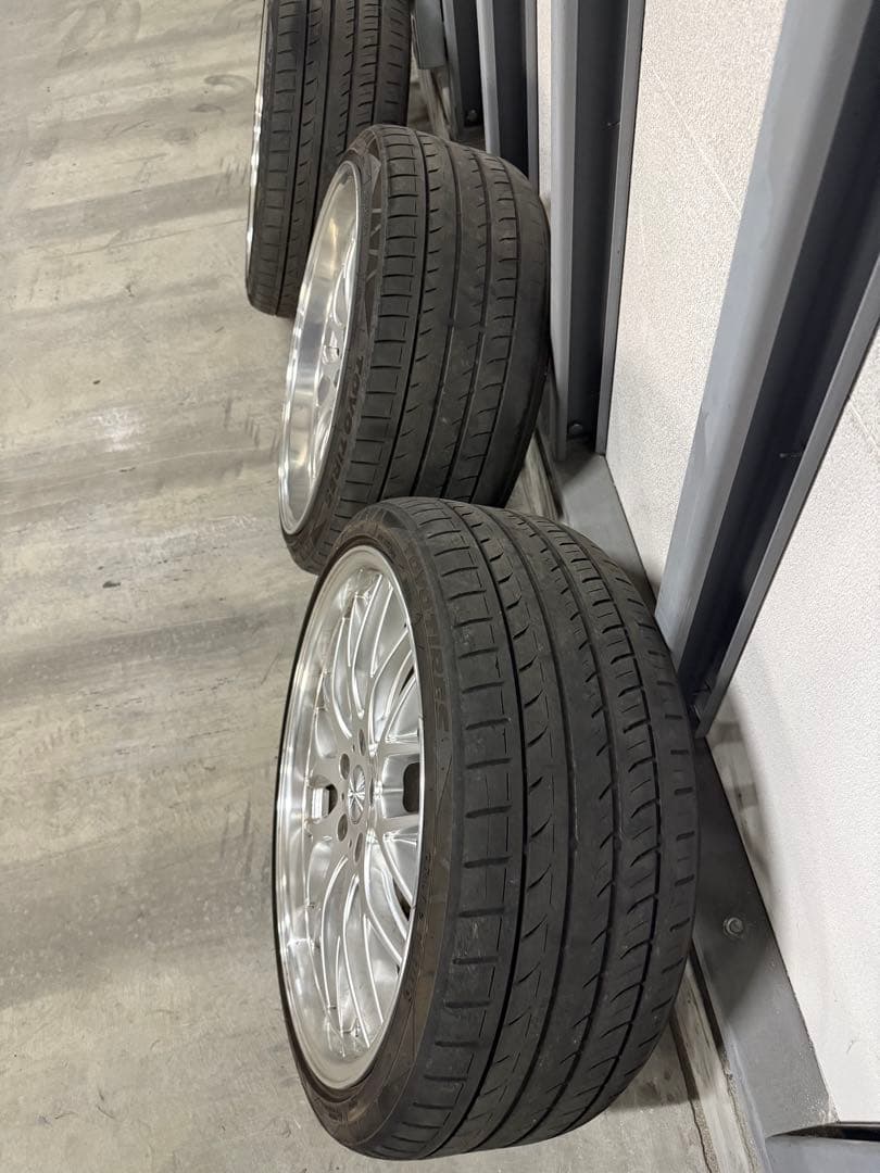 ロクサーニ　20インチホイール